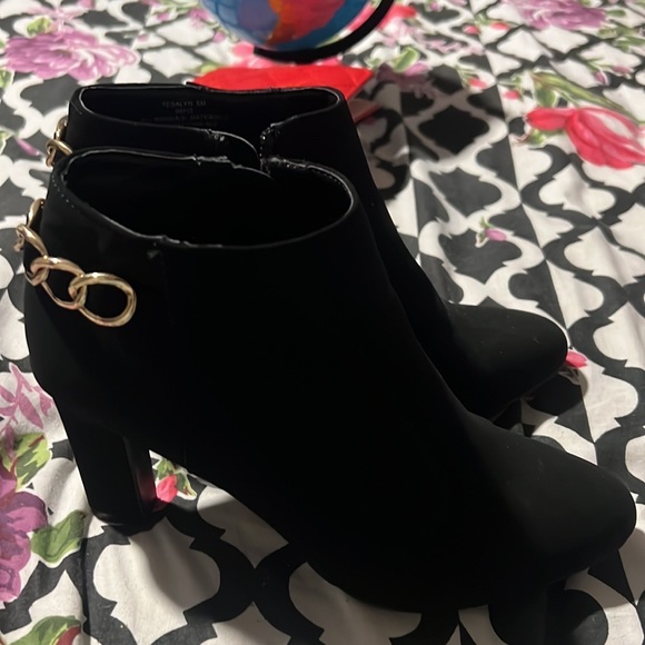 Boots - Picture 3 of 4